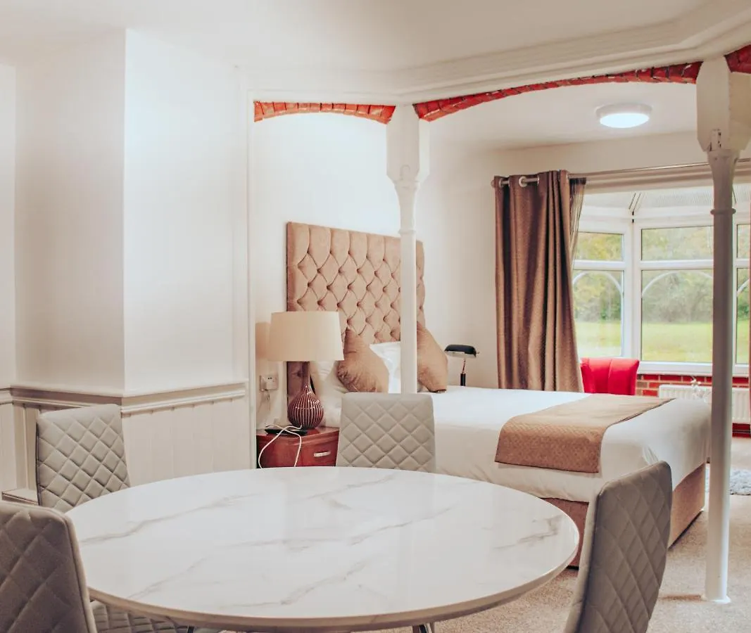 Trivelles Waterhall Country Gatwick Hotel & Airport Parking Crawley  Crawley (West Sussex)