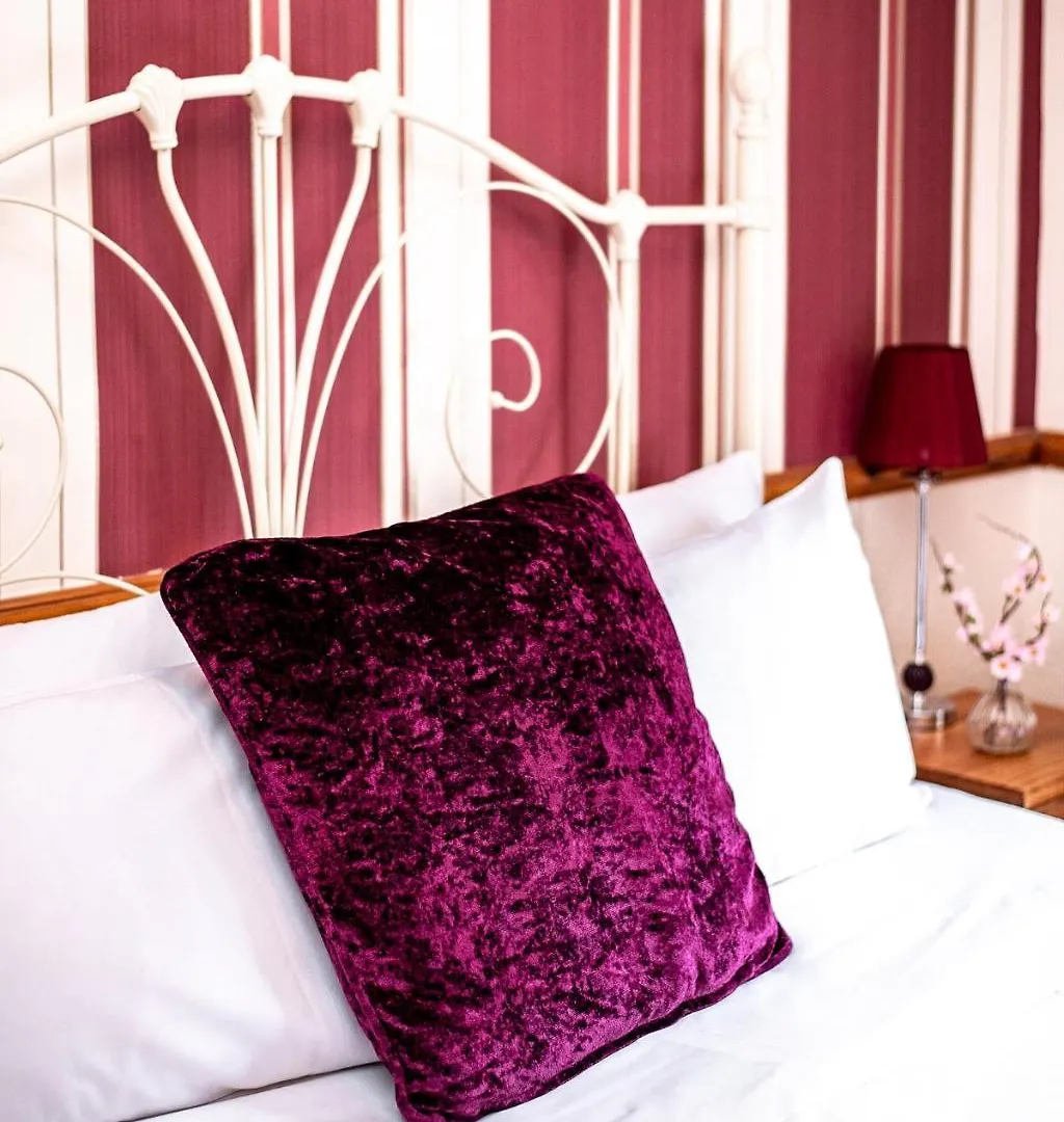 Country house Trivelles Waterhall Country Gatwick Hotel & Airport Parking Crawley