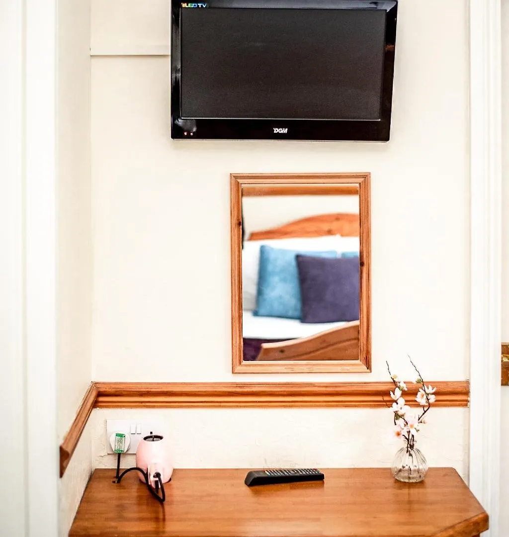 Trivelles Waterhall Country Gatwick Hotel & Airport Parking Crawley  United Kingdom