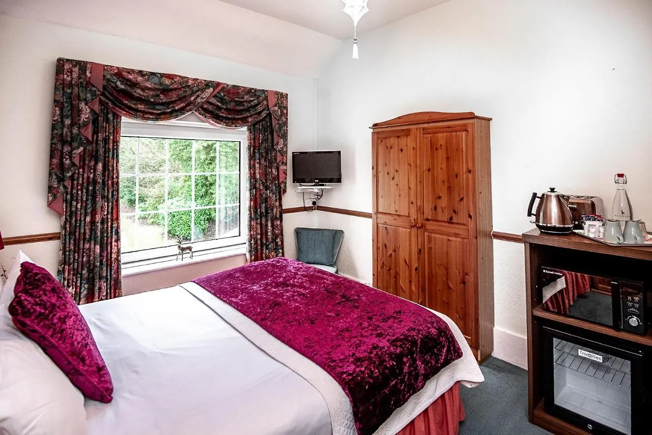 Trivelles Waterhall Country Gatwick Hotel & Airport Parking Crawley  Country house