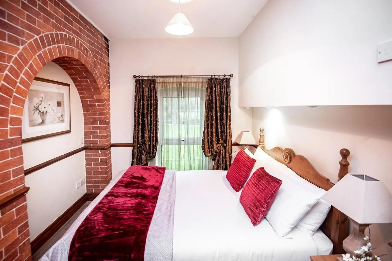 Country house Trivelles Waterhall Country Gatwick Hotel & Airport Parking Crawley