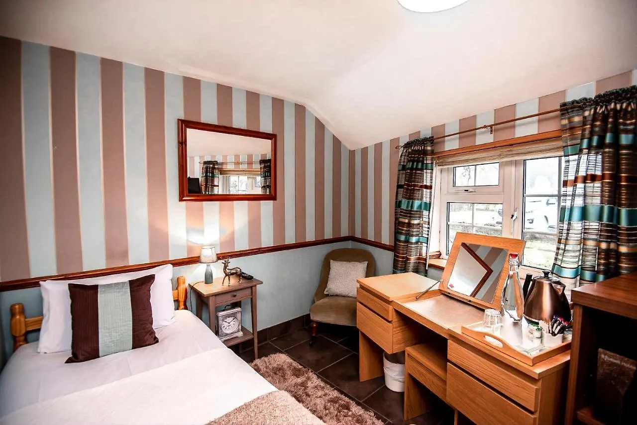 Trivelles Waterhall Country Gatwick Hotel & Airport Parking Crawley  Country house Crawley (West Sussex)