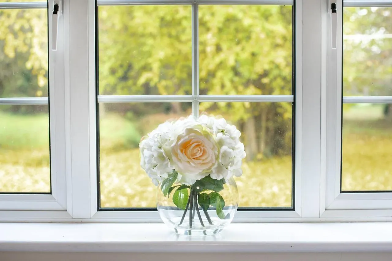 Trivelles Waterhall Country Gatwick Hotel & Airport Parking Crawley  Crawley (West Sussex)